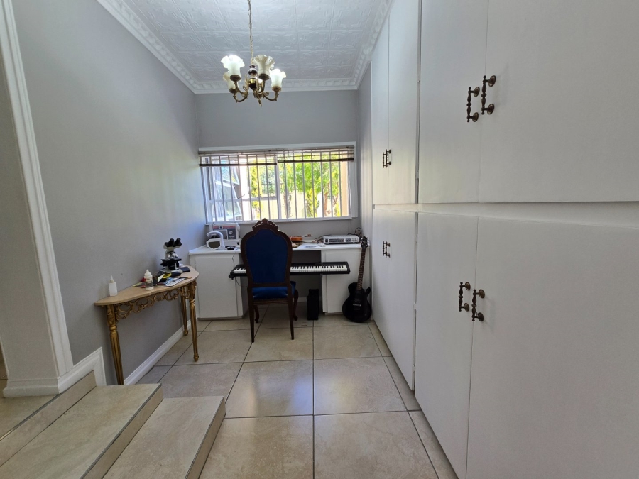 5 Bedroom Property for Sale in Heuwelsig Free State